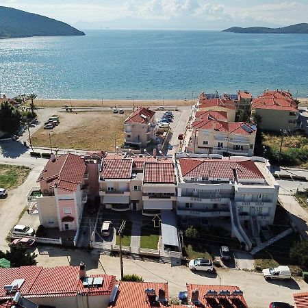 Sun & Sea Luxury Apartment Néa Péramos 外观 照片